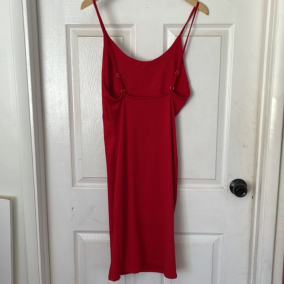 Backless bodycon spaghetti strap solid midi dress - Picture 5 of 5